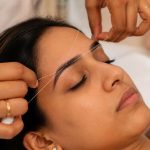L&rsquo;épilation au fil : précision et douceur pour vos sourcils