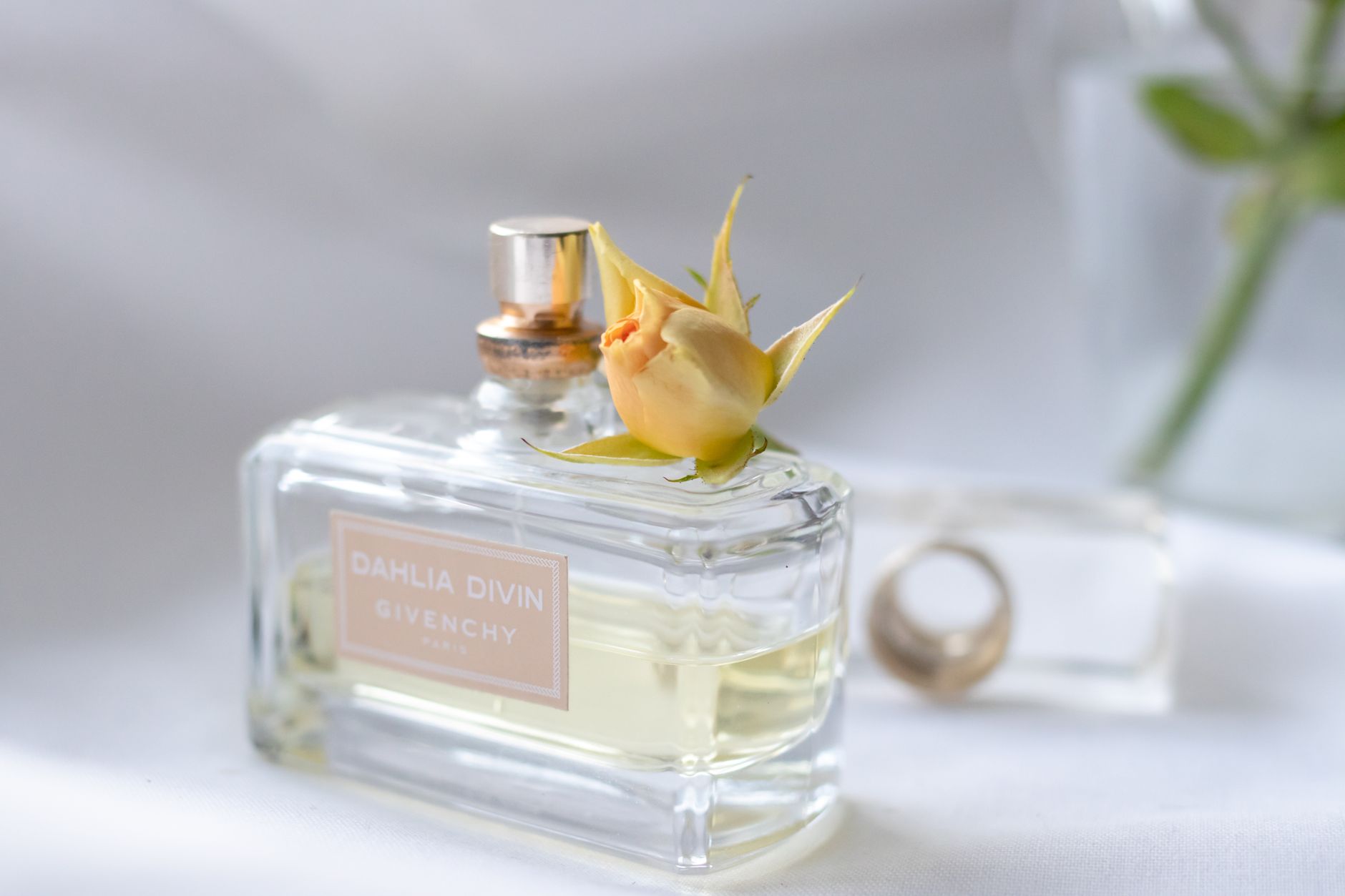 Étiquette et flacon de parfum
