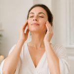 Yoga du visage : tonifiez et raffermissez naturellement