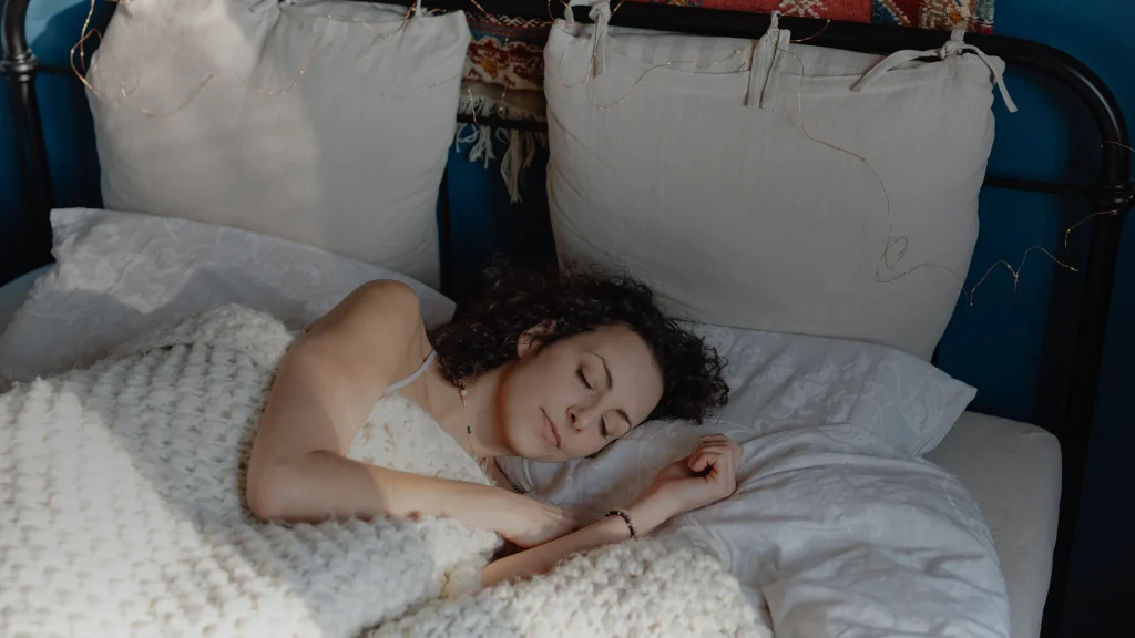 Sommeil paradoxal : rôle, rêves et repères du soir